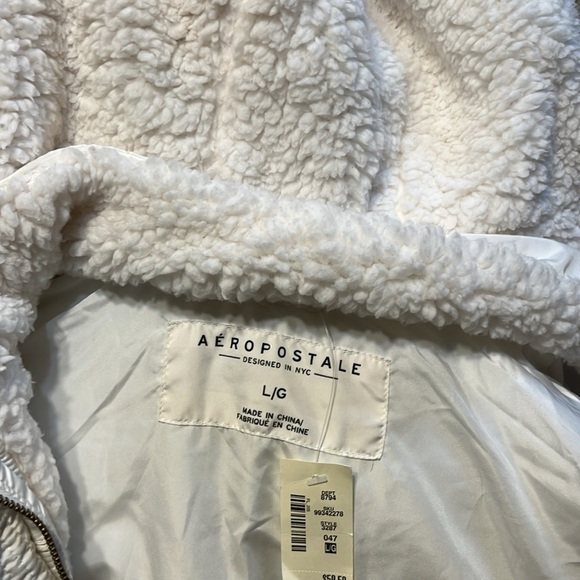 Aeropostale White Vest Size L/G. Never worn w/tags - Picture 6 of 7